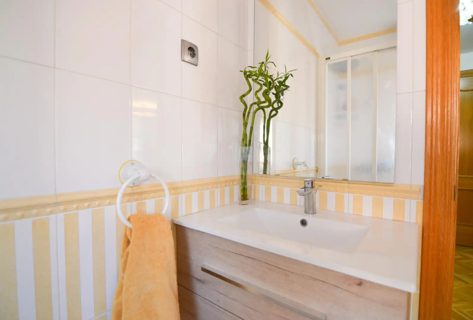 Bathroom of Duplexes for sale in Villanueva del Pardillo  with Air Conditioner, Heating and Parquet flooring