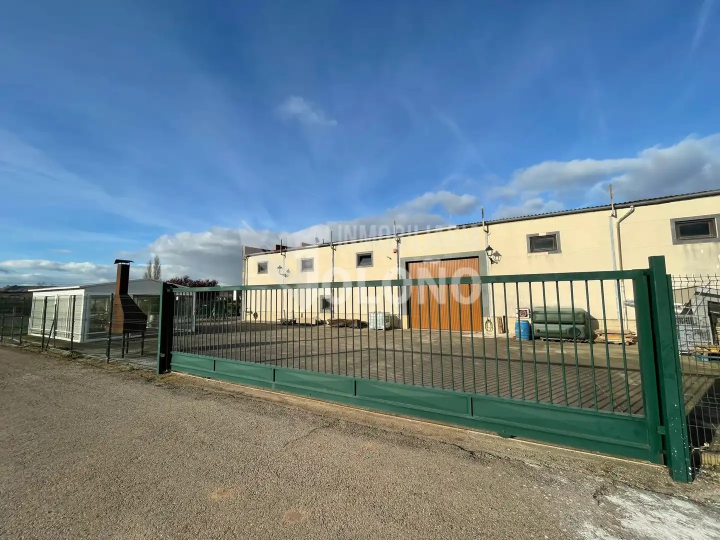 Vista exterior de Nau industrial en venda en Alesanco amb Calefacció i Alarma