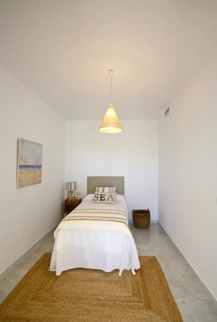 Dormitori de Casa adosada de lloguer en Marbella amb Aire condicionat, Calefacció i Jardí privat