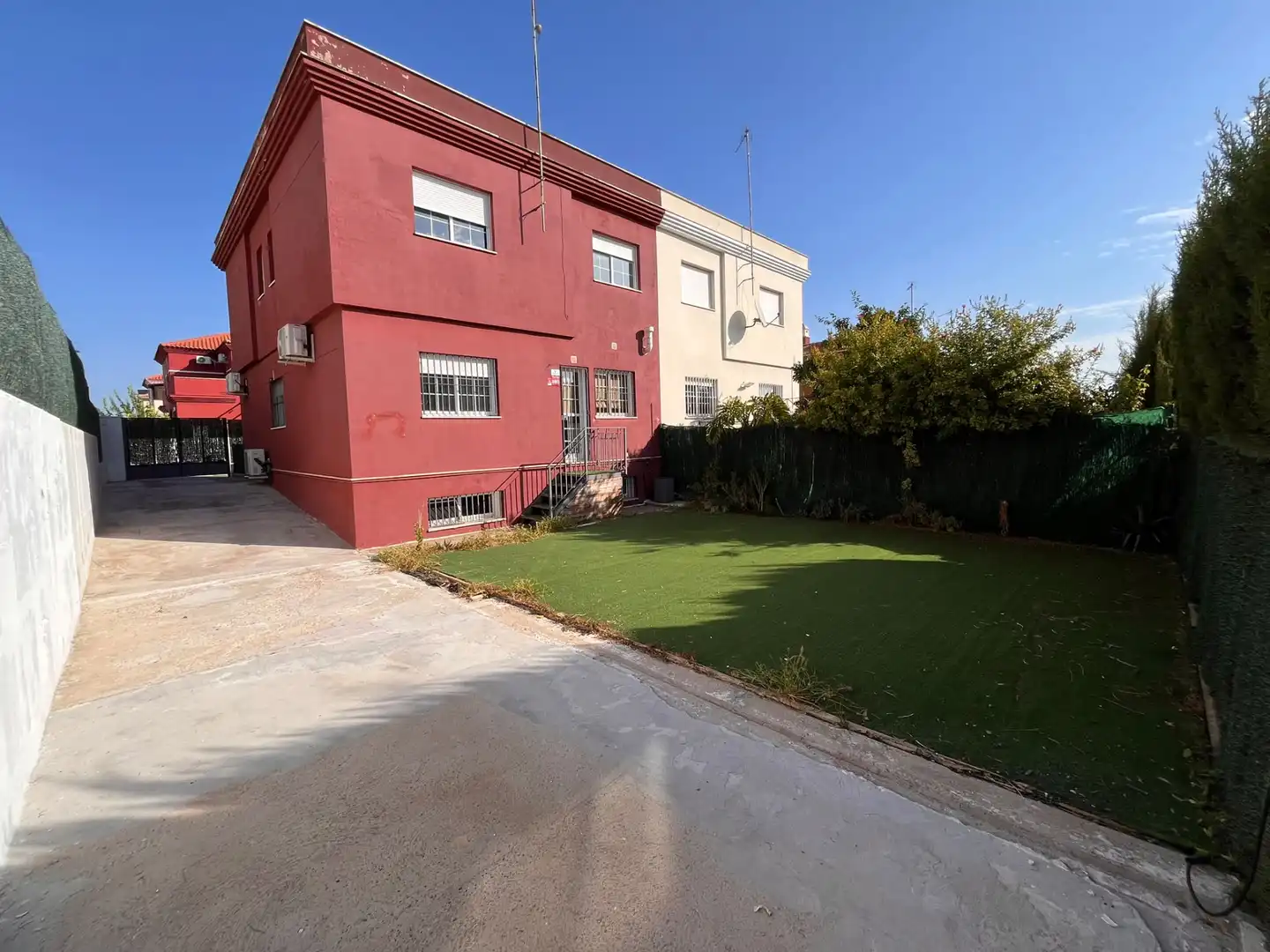 Casa aparellada amb piscina en venda a Colegio Europa, imagen 46