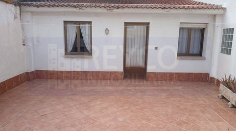 A la venta, casa con lonja de 201m2.