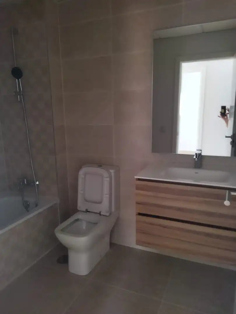 Bany de Apartament de lloguer en Estepona amb Aire condicionat, Terrassa i Traster