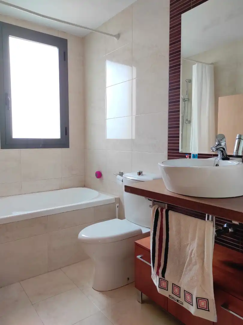Baño de Piso en venta en La Muela con Calefacción, Terraza y Trastero