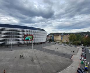 Vista exterior de Pis en venda en Bilbao  amb Balcó