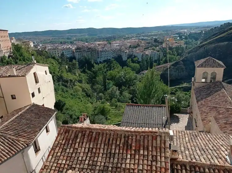 Vista exterior de Casa o xalet en venda en Cuenca amb Calefacció i Balcó