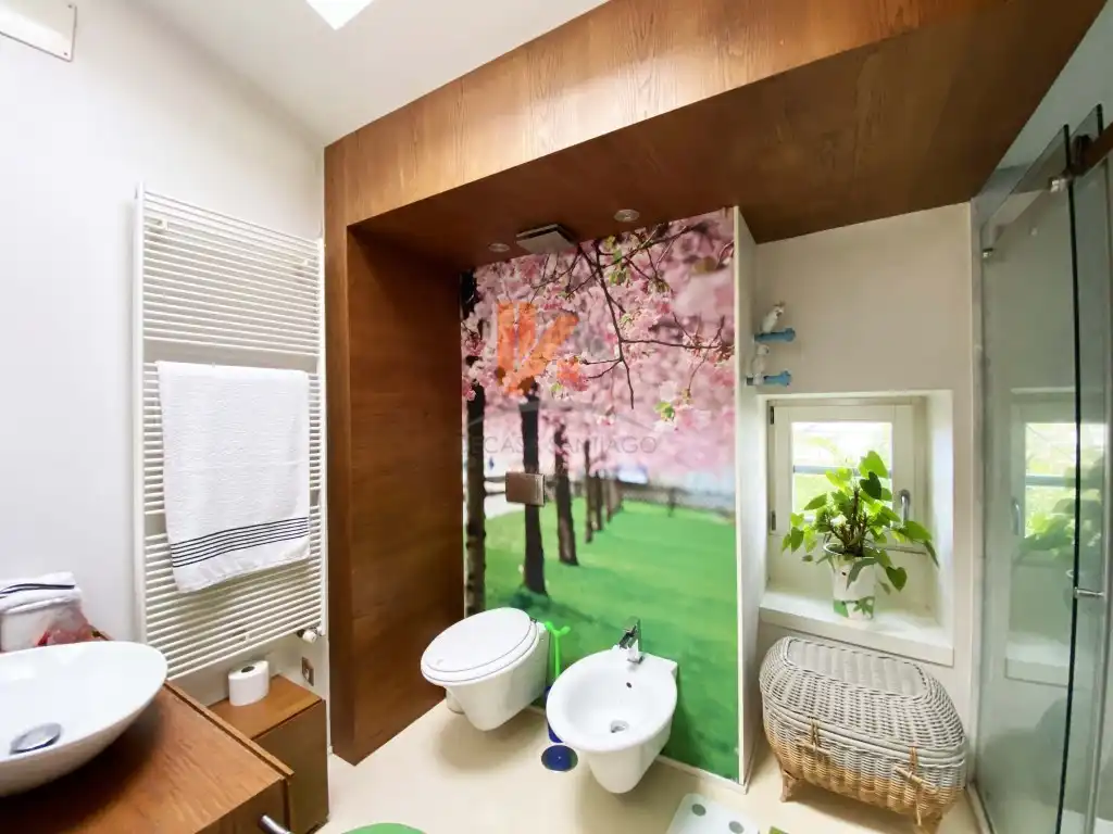 Bathroom of Houses for sale in Santiago de Compostela   with Washing machine