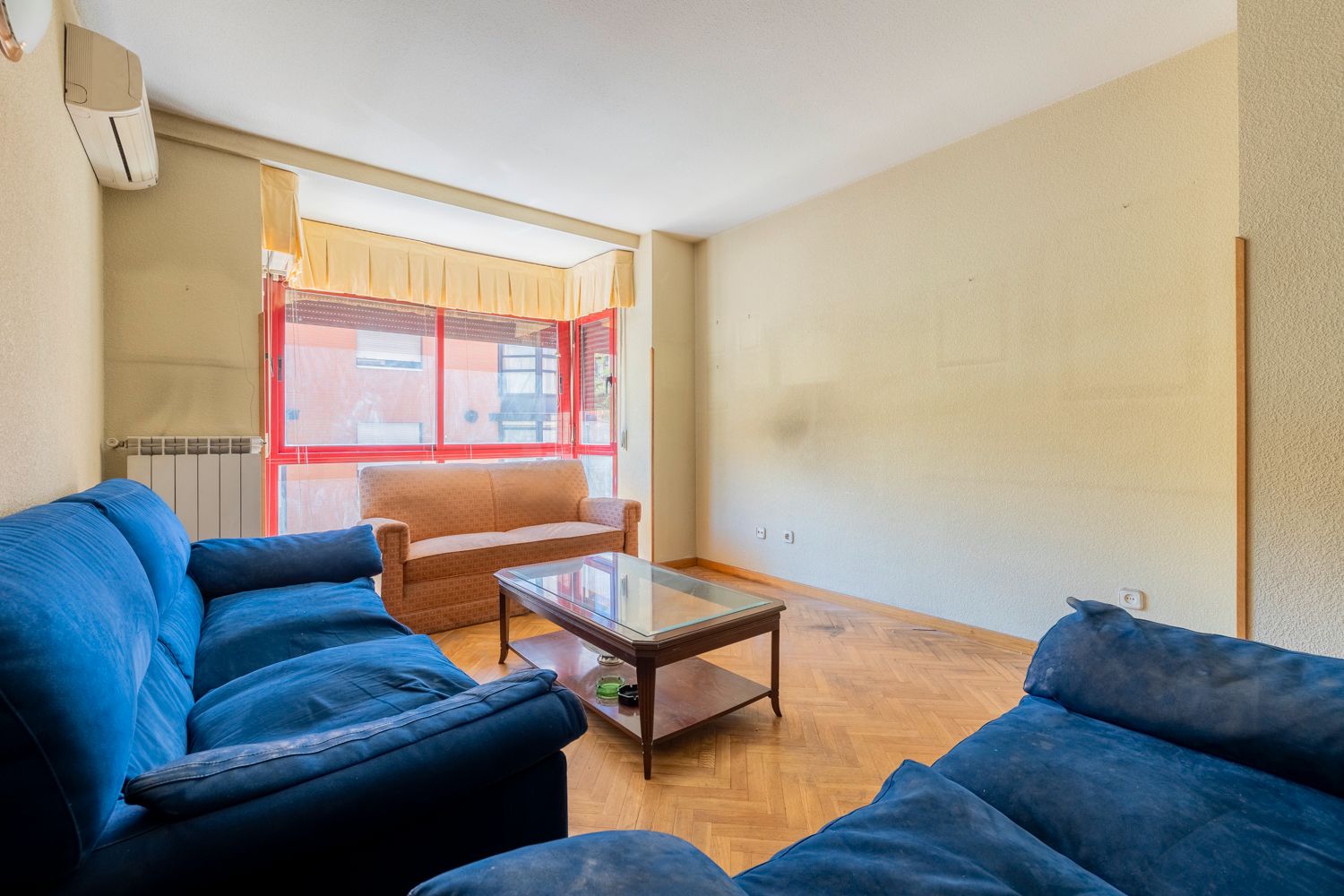 Living room of Flat for sale in  Madrid Capital  with Heating, Terrace and Balcony