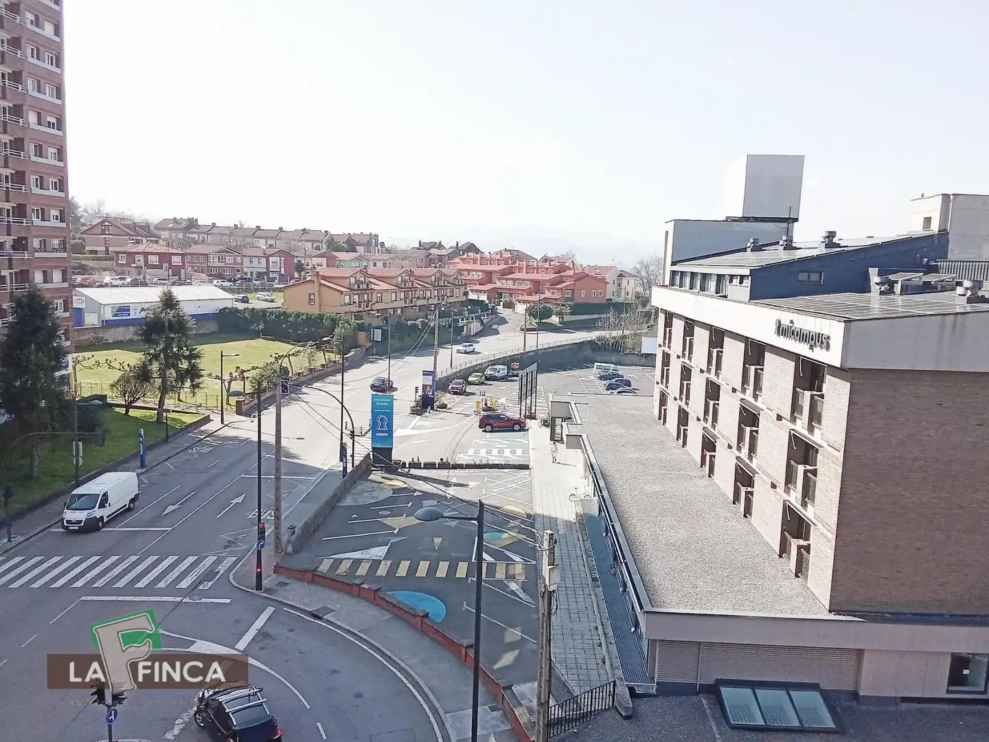 Vista exterior de Dúplex en venta en Oviedo  con Calefacción, Parquet y Trastero