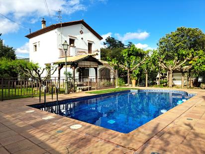Piscina de Casa o xalet en venda en Sant Martí de Centelles amb Calefacció, Terrassa i Traster