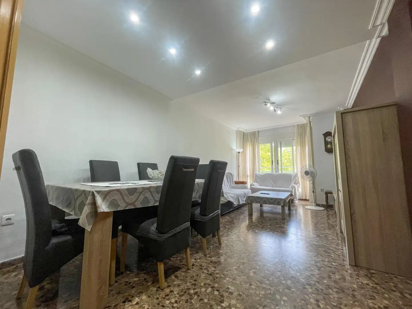 Comedor de Piso para compartir en Moncada con Amueblado y Balcón