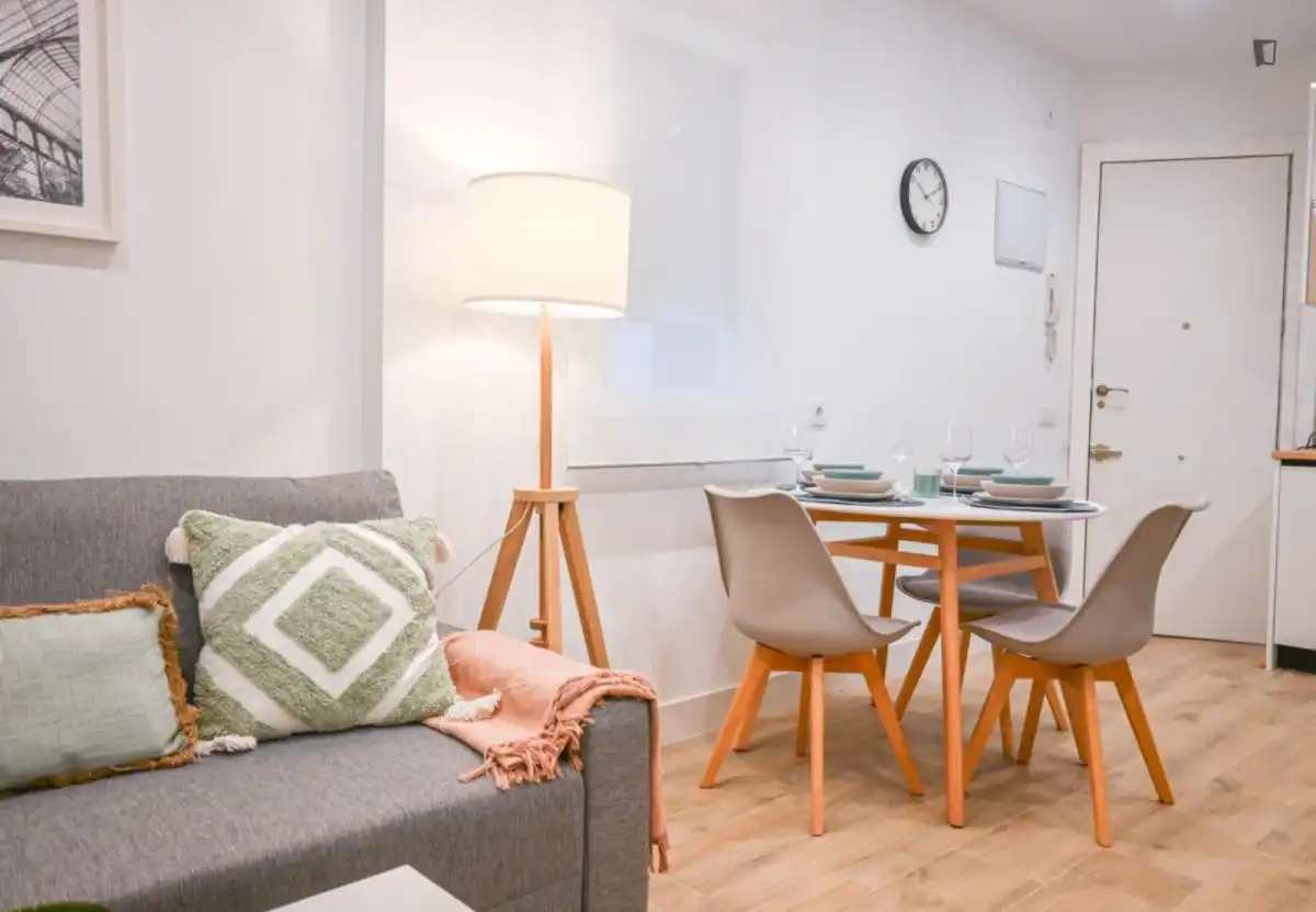 Esszimmer von Wohnungen zur Miete in Madrid mit Klimaanlage, Möbliert und Ofen