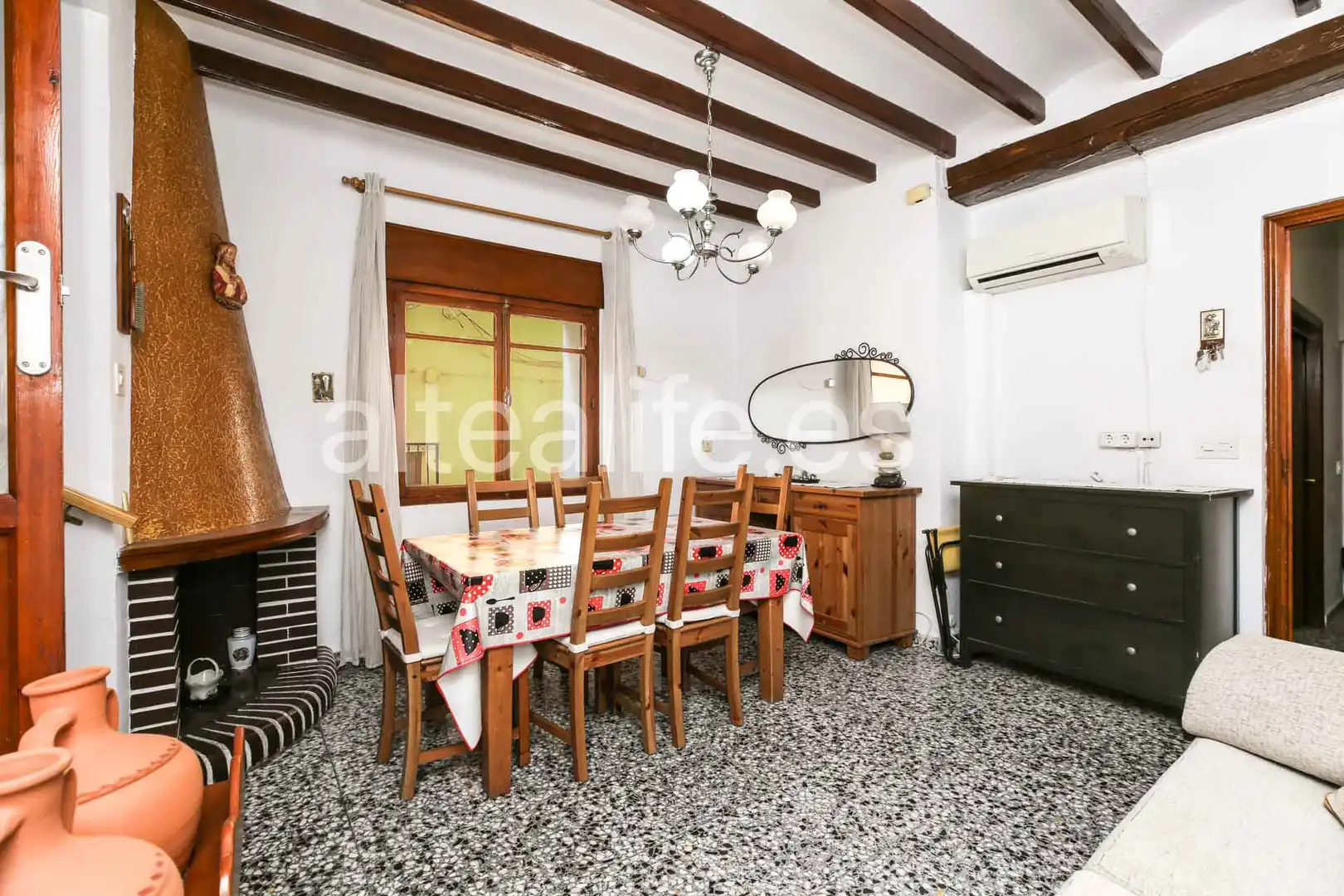 Esszimmer von Einfamilien-Reihenhaus zum Verkauf in Polop mit Klimaanlage, Abstellraum und Balkon