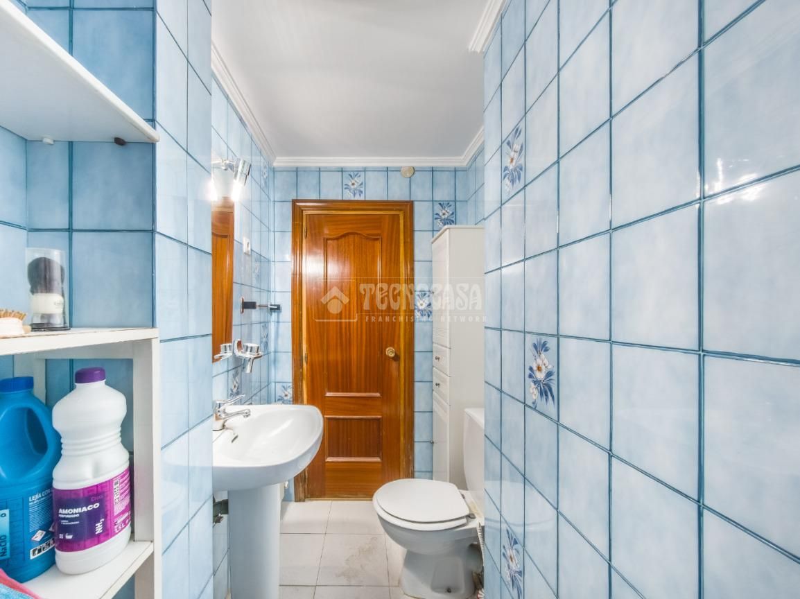 Bathroom of Flat for sale in  Madrid Capital  with Heating, Terrace and Storage room
