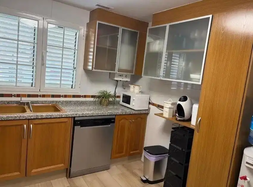 Küche von Wohnung zum Verkauf in Chiva mit Klimaanlage, Terrasse und Balkon