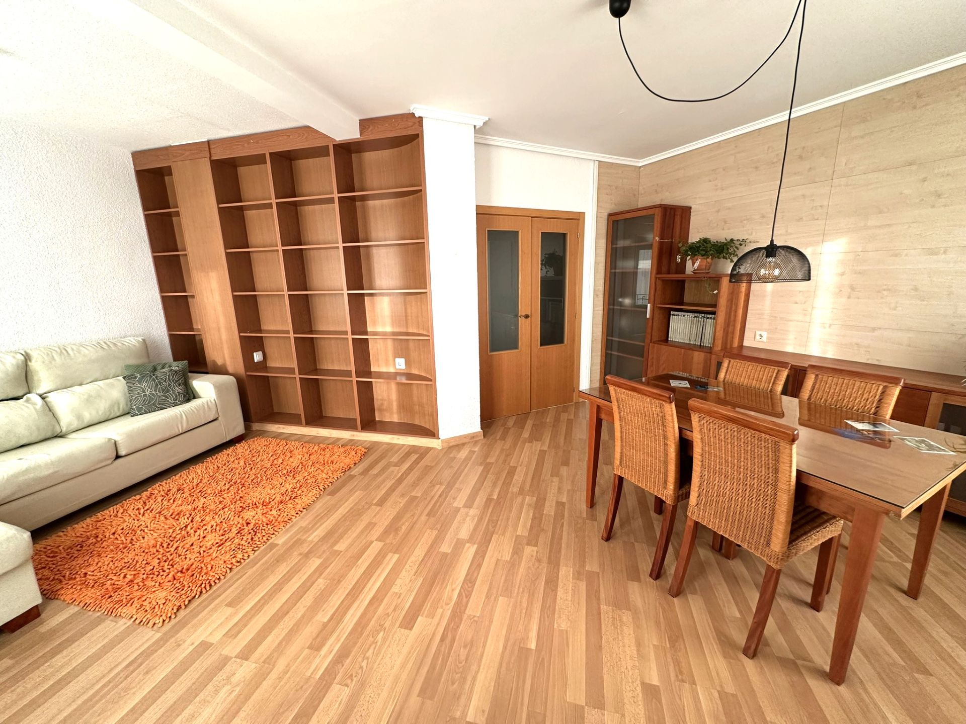 Living room of Flat for sale in  Valencia Capital  with Parquet flooring, Furnished and Oven