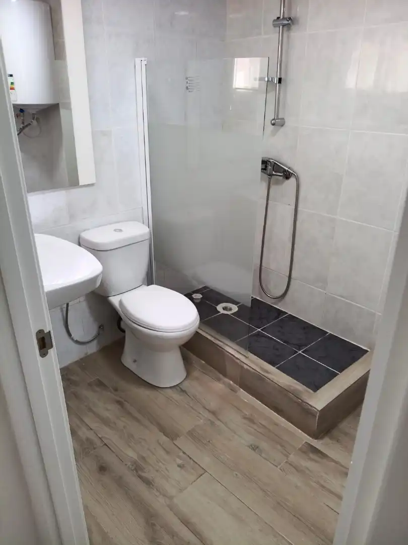 Baño de Dúplex de alquiler en Ferrol con Aire acondicionado, Calefacción y Parquet
