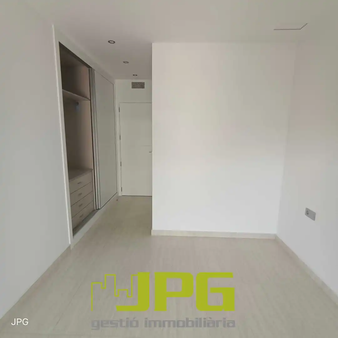 Piso en venta en Calle Violoncellista Vicente Perello, 1, PAU 5