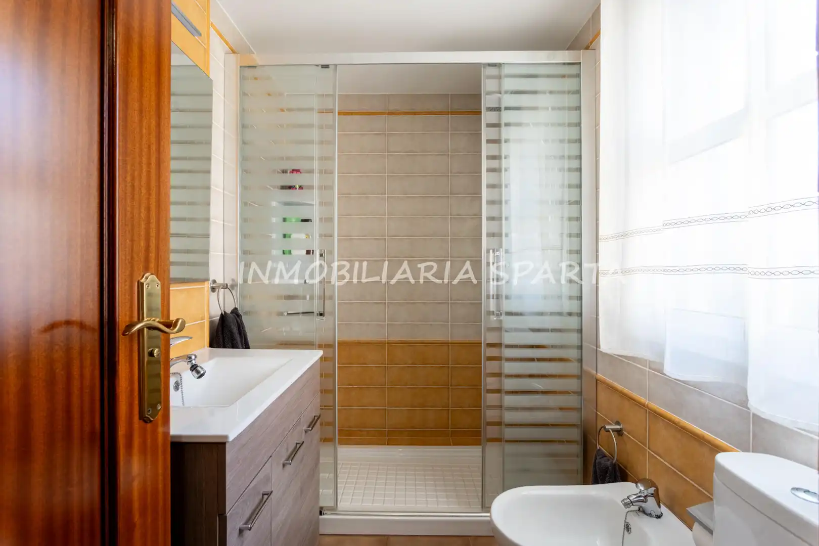 Baño de Casa adosada en venta en Villanueva del Ariscal con Aire acondicionado, Calefacción y Jardín privado