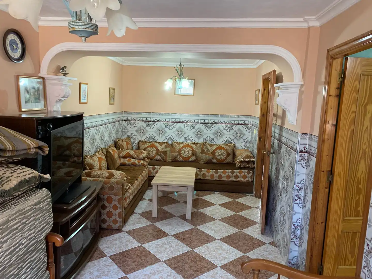 Sala d'estar de Casa o xalet en venda en Algeciras amb Aire condicionat, Moblat i Forn