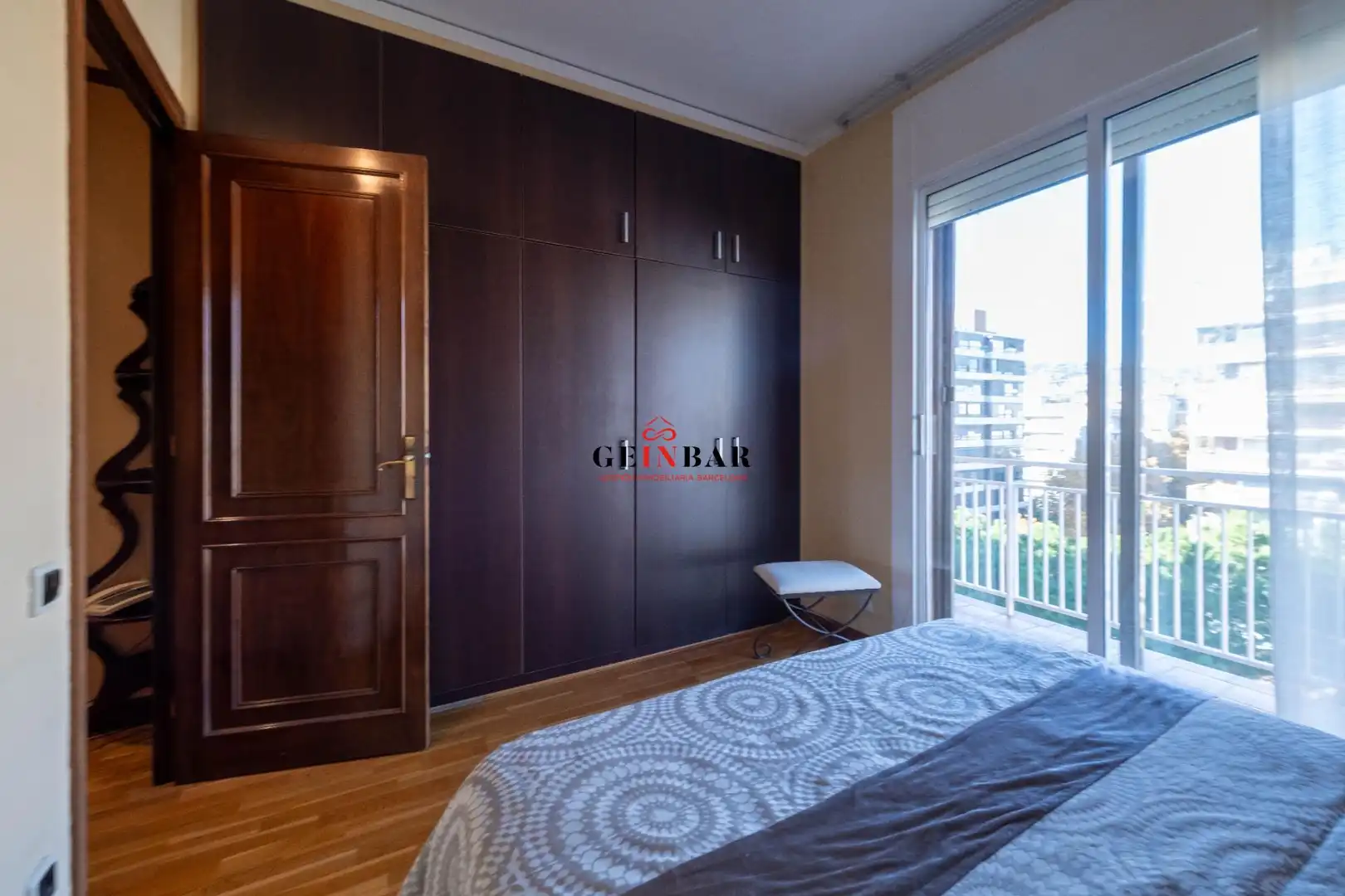 Schlafzimmer von Wohnung zum Verkauf in Barcelona mit Klimaanlage, Heizung und Privatgarten