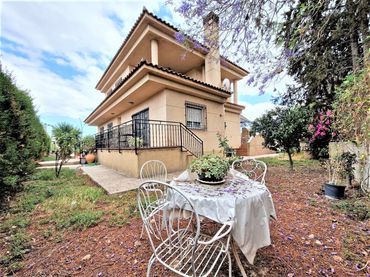Chalet con jardín en venta en Lorca Ciudad