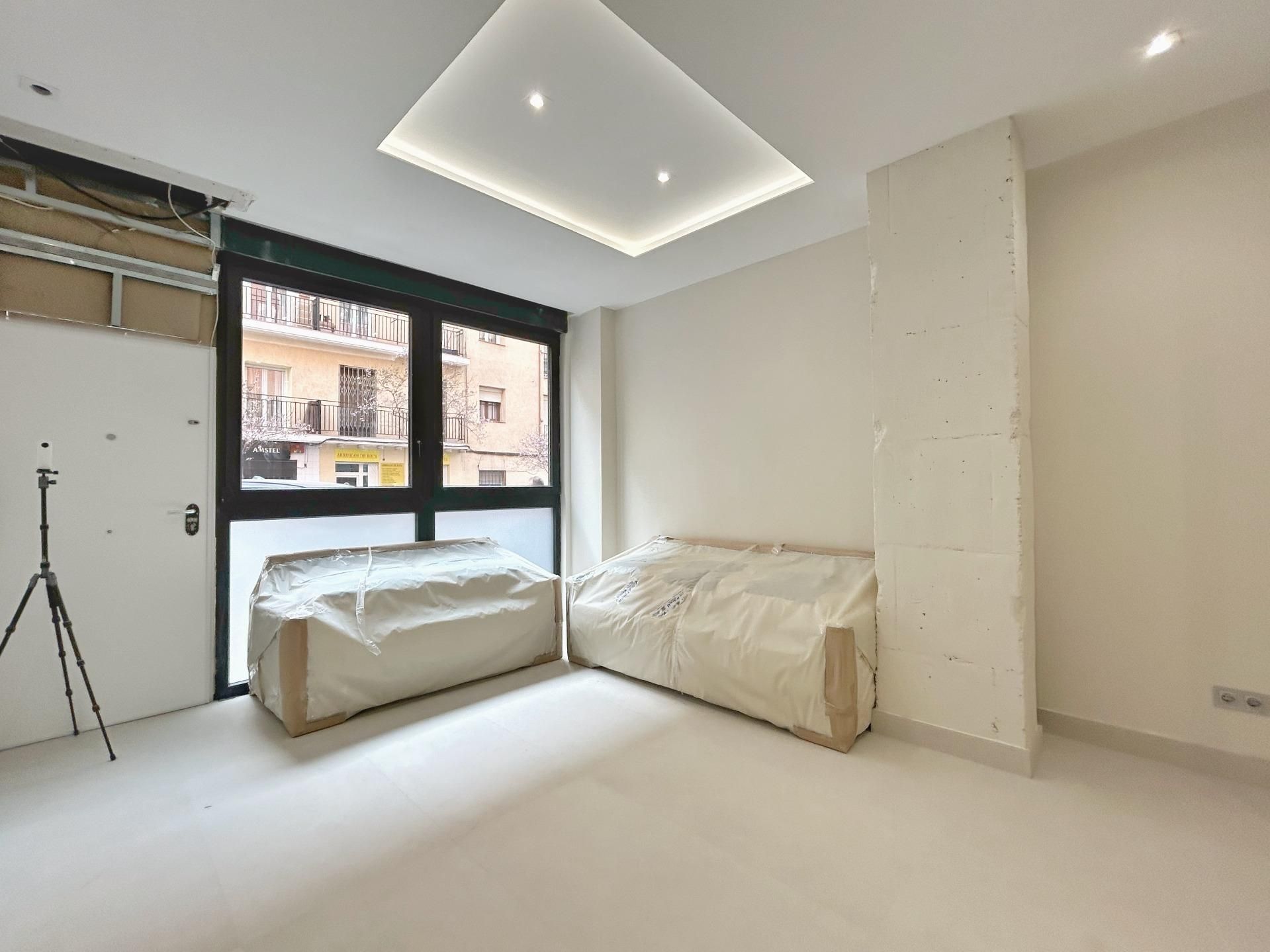 Dormitori de Planta baixa en venda en  Madrid Capital amb Aire condicionat i Moblat