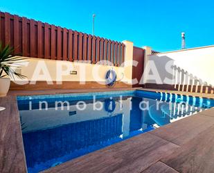 Piscina de Casa adosada en venda en Los Alcázares amb Aire condicionat, Calefacció i Terrassa