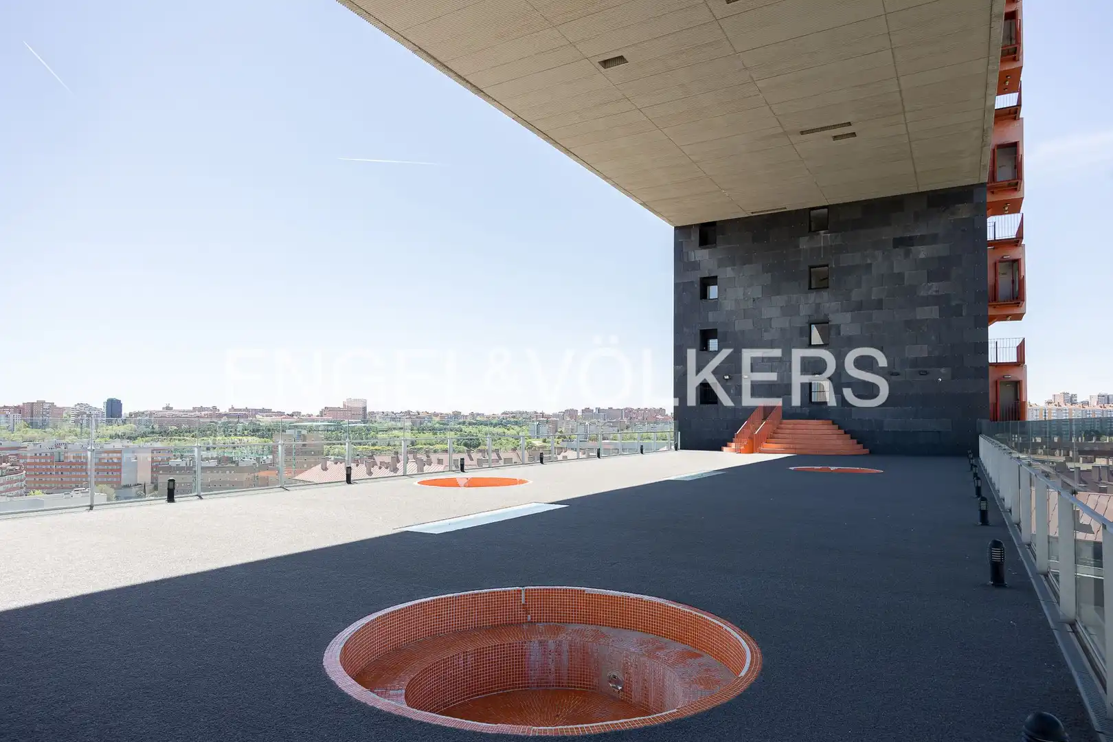 Terraza de Piso en venta en Madrid con Calefacción, Trastero y Piscina
