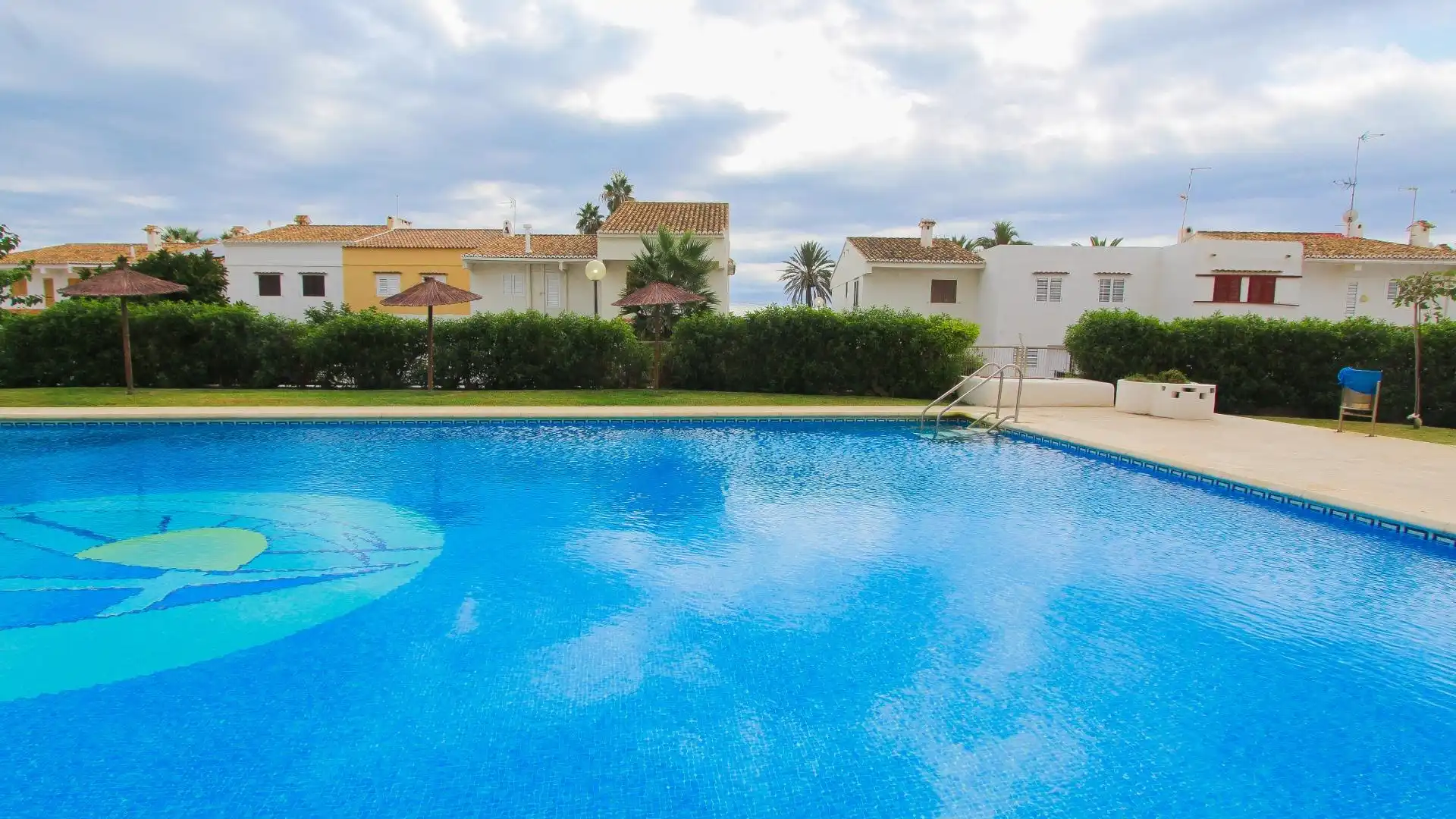 Piscina de Casa adosada en venta en El Puig de Santa Maria con Jardín privado, Terraza y Balcón