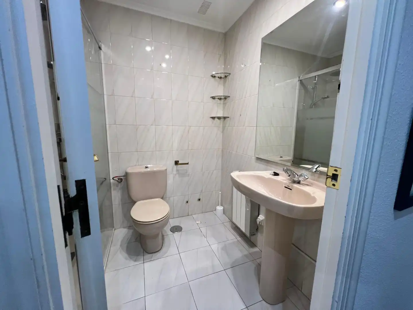 Baño de Piso de alquiler en Elche / Elx con Aire acondicionado y Amueblado