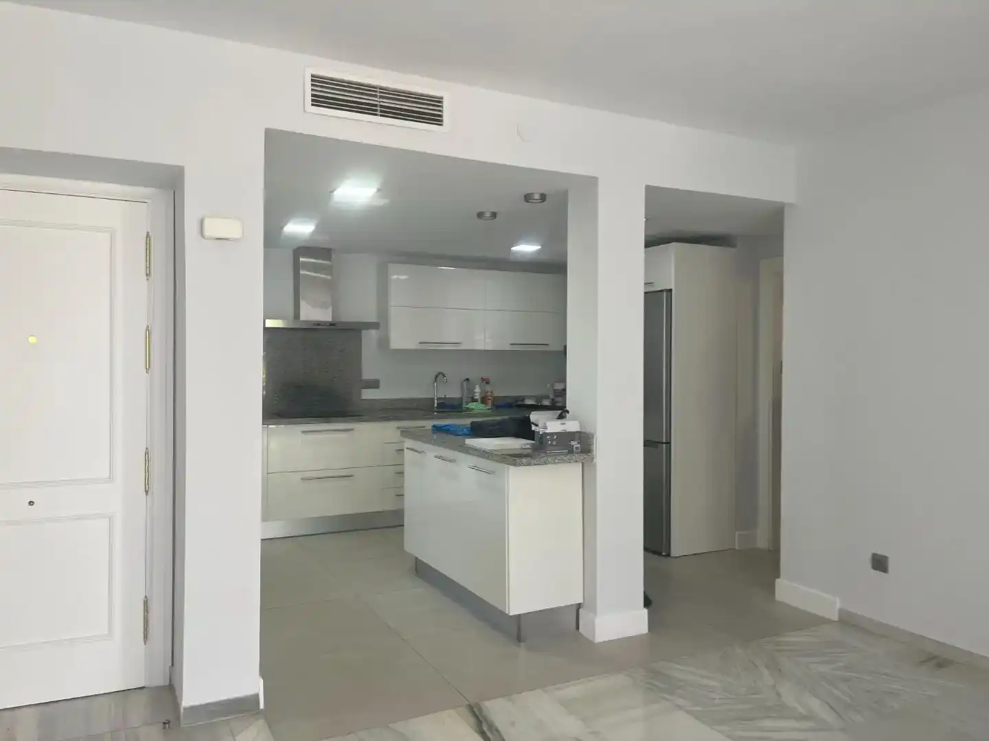 Küche von Einfamilien-Reihenhaus zur Miete in Marbella mit Klimaanlage, Schwimmbad und Balkon