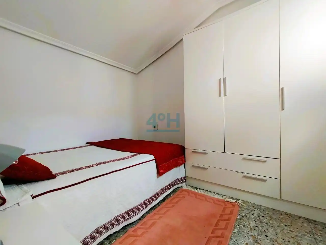 Habitación de Piso en venta en Ourense Capital  con Calefacción, Trastero y Amueblado