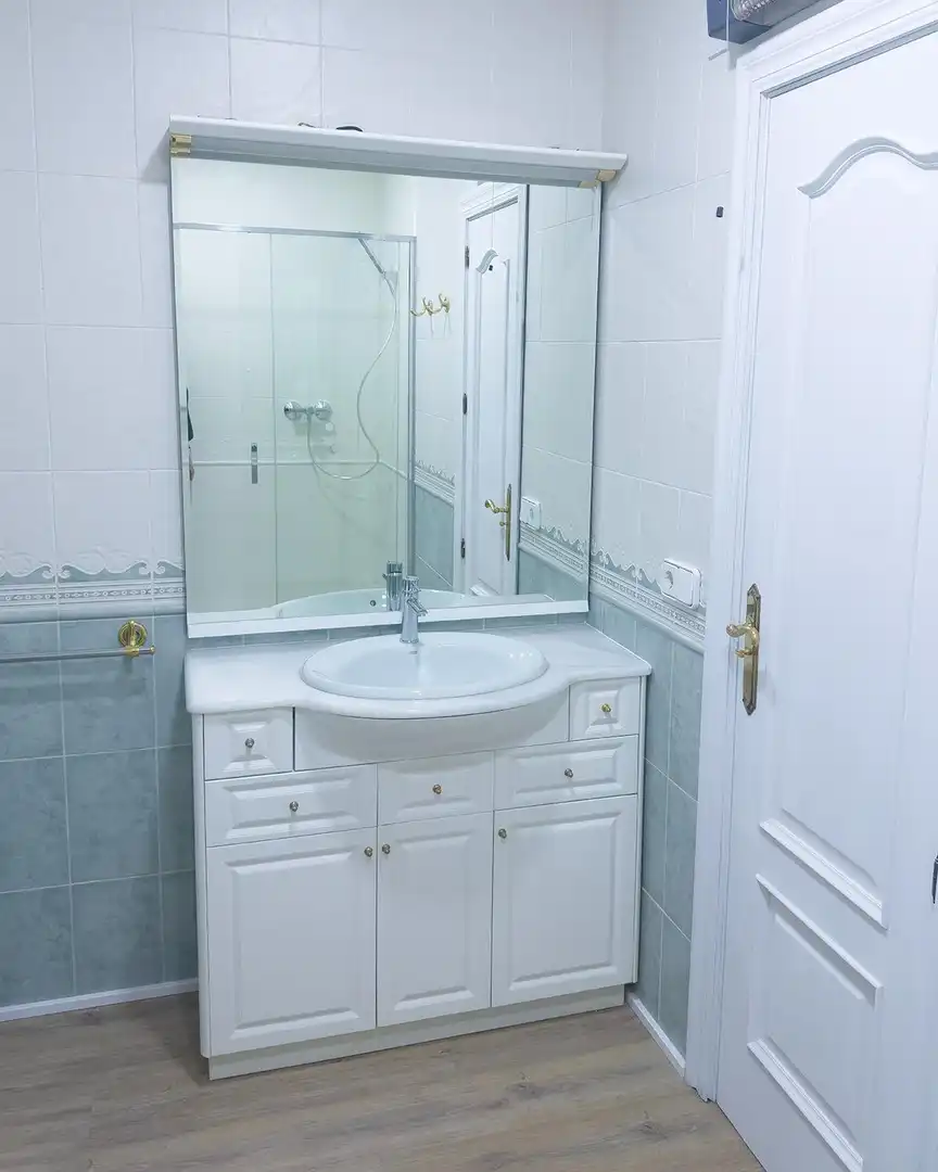Baño de Piso de alquiler en Alicante / Alacant con Aire acondicionado y Terraza