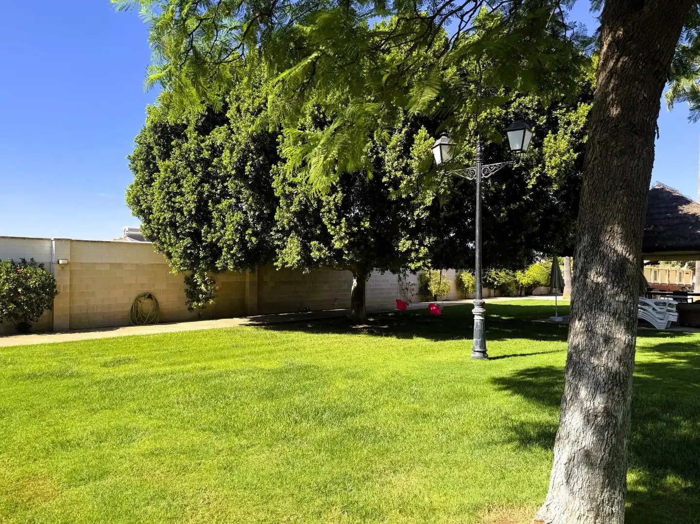 Jardí de Casa o xalet en venda en La Rinconada amb Aire condicionat, Jardí privat i Piscina