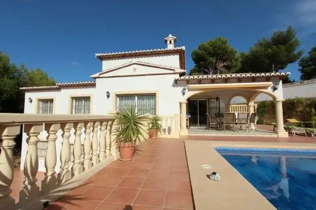 Vista exterior de Casa o xalet en venda en Calpe / Calp amb Aire condicionat, Calefacció i Piscina