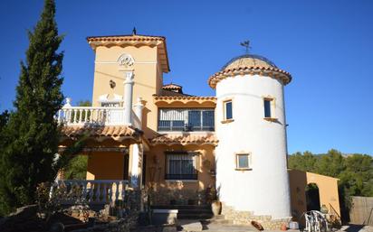 Vista exterior de Casa o xalet de lloguer en Castalla amb Aire condicionat, Terrassa i Balcó