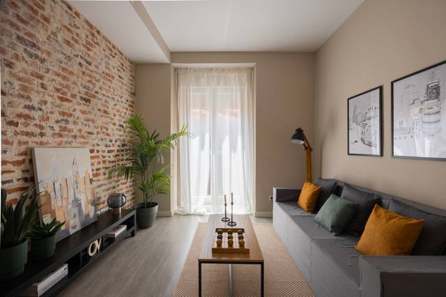 Piso en Venta en Calle de Jesús y María, 25 en Embajadores - Lavapiés