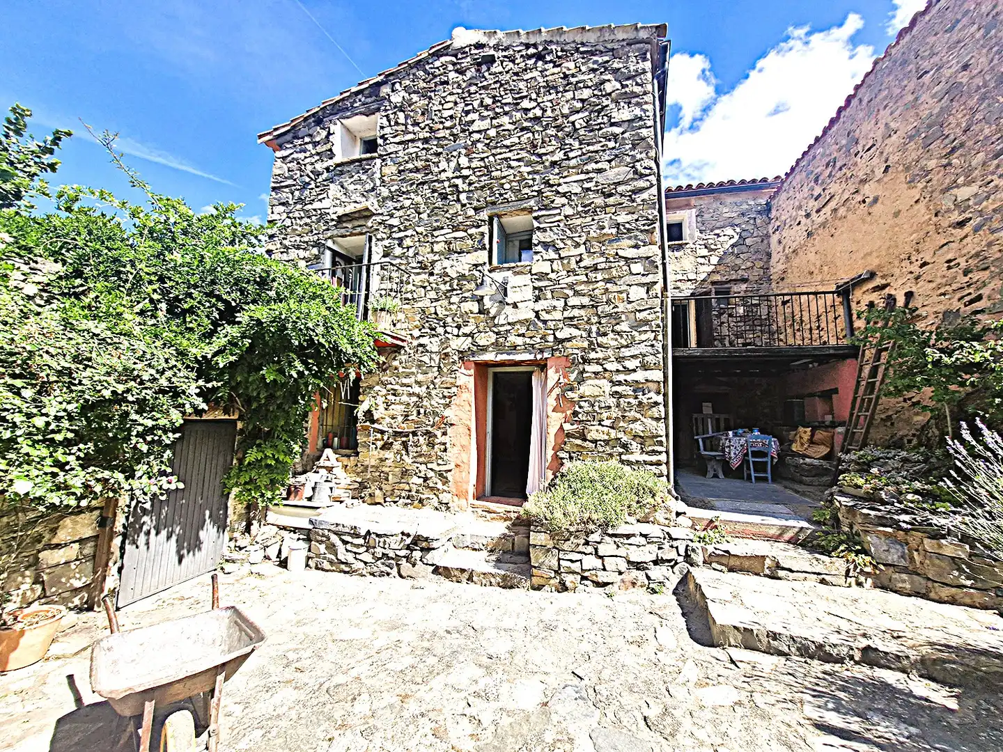 Vista exterior de Casa o xalet en venda en Enciso amb Calefacció, Jardí privat i Terrassa