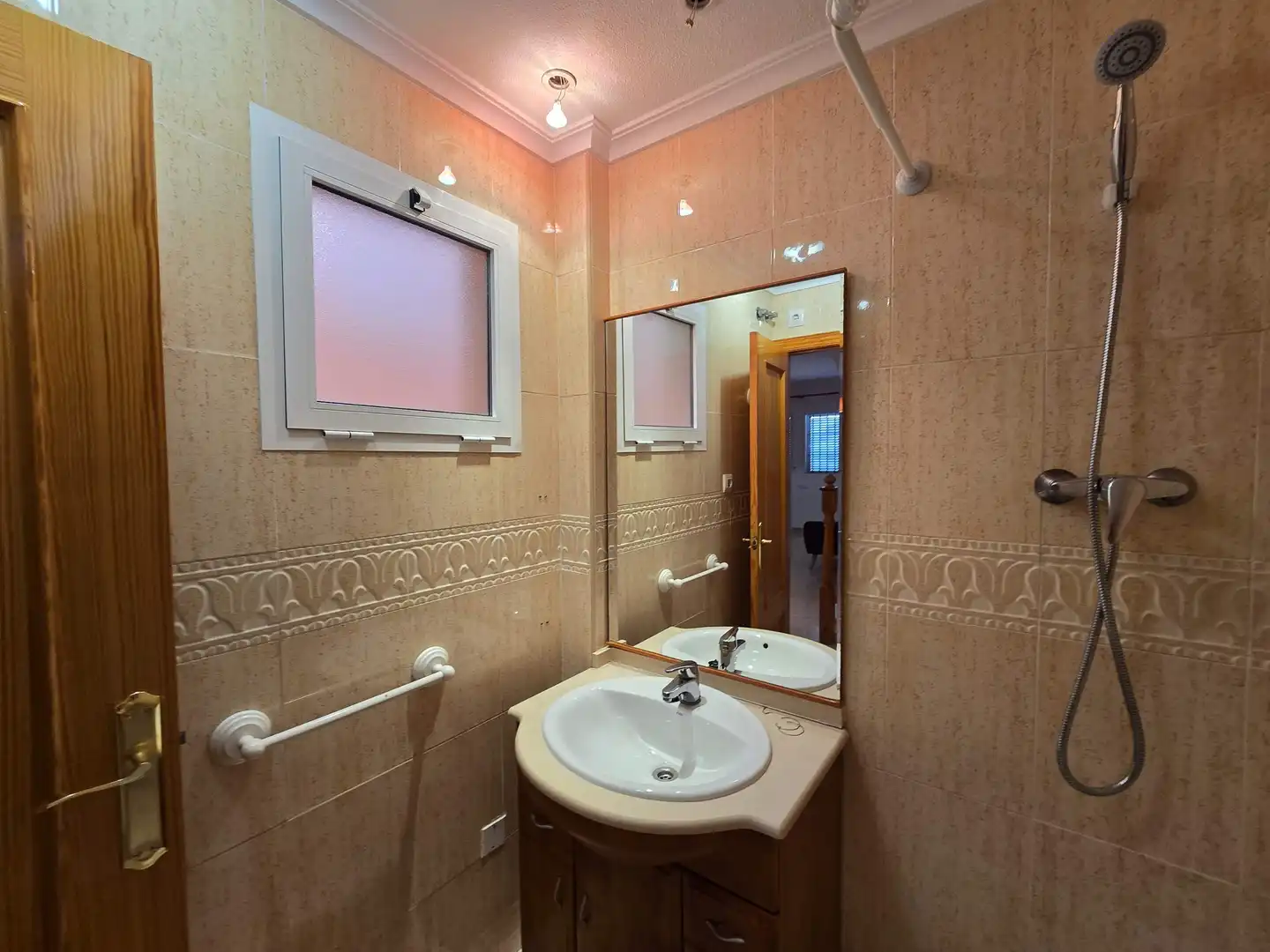Baño de Apartamento de alquiler en Santa Pola con Aire acondicionado, Terraza y Trastero