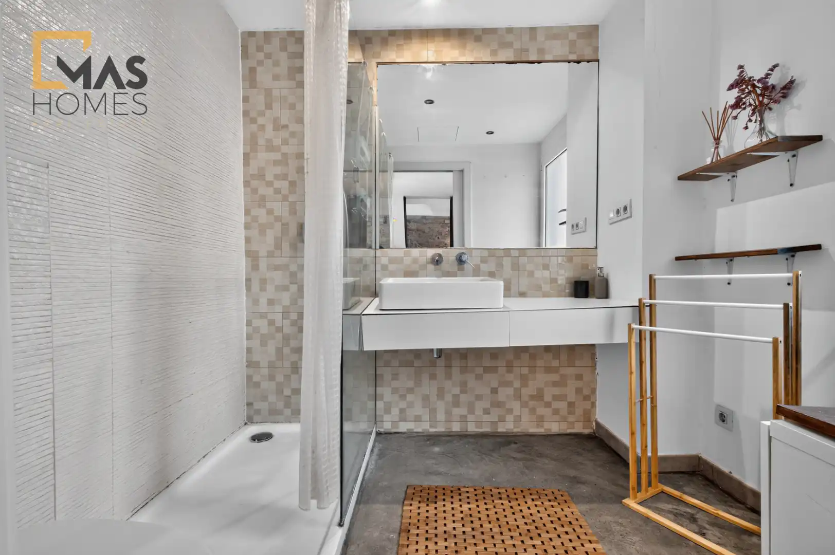 Bathroom of Buildings for sale in Ciutat Vella