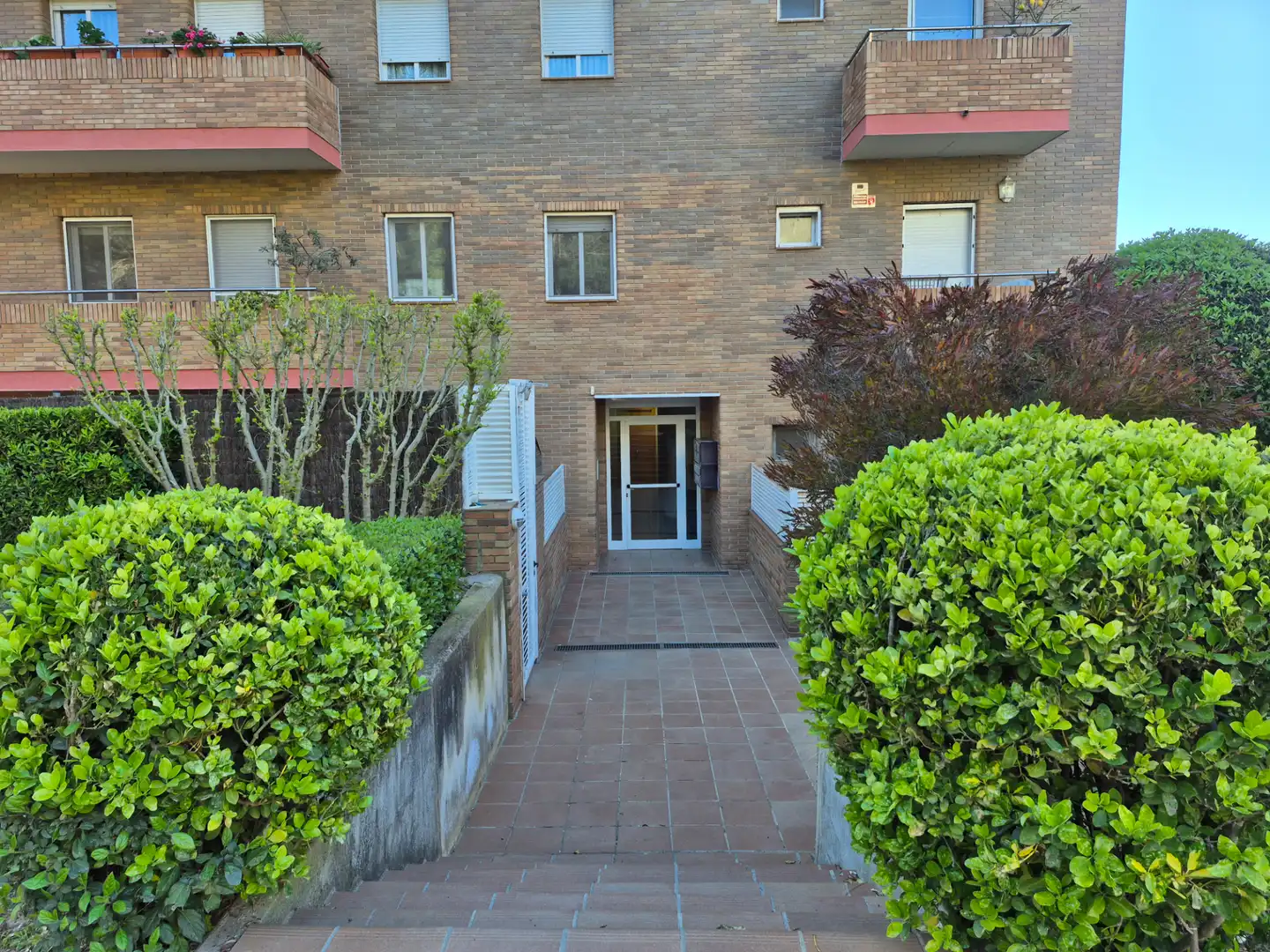 Exterior view of Flat for sale in Rubí  with Air Conditioner, Parquet flooring and Terrace