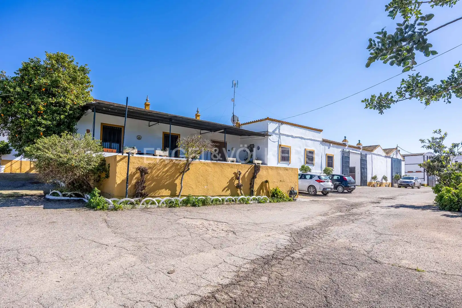 Vista exterior de Casa o chalet en venta en Alcalá de Guadaira con Calefacción y Jardín privado