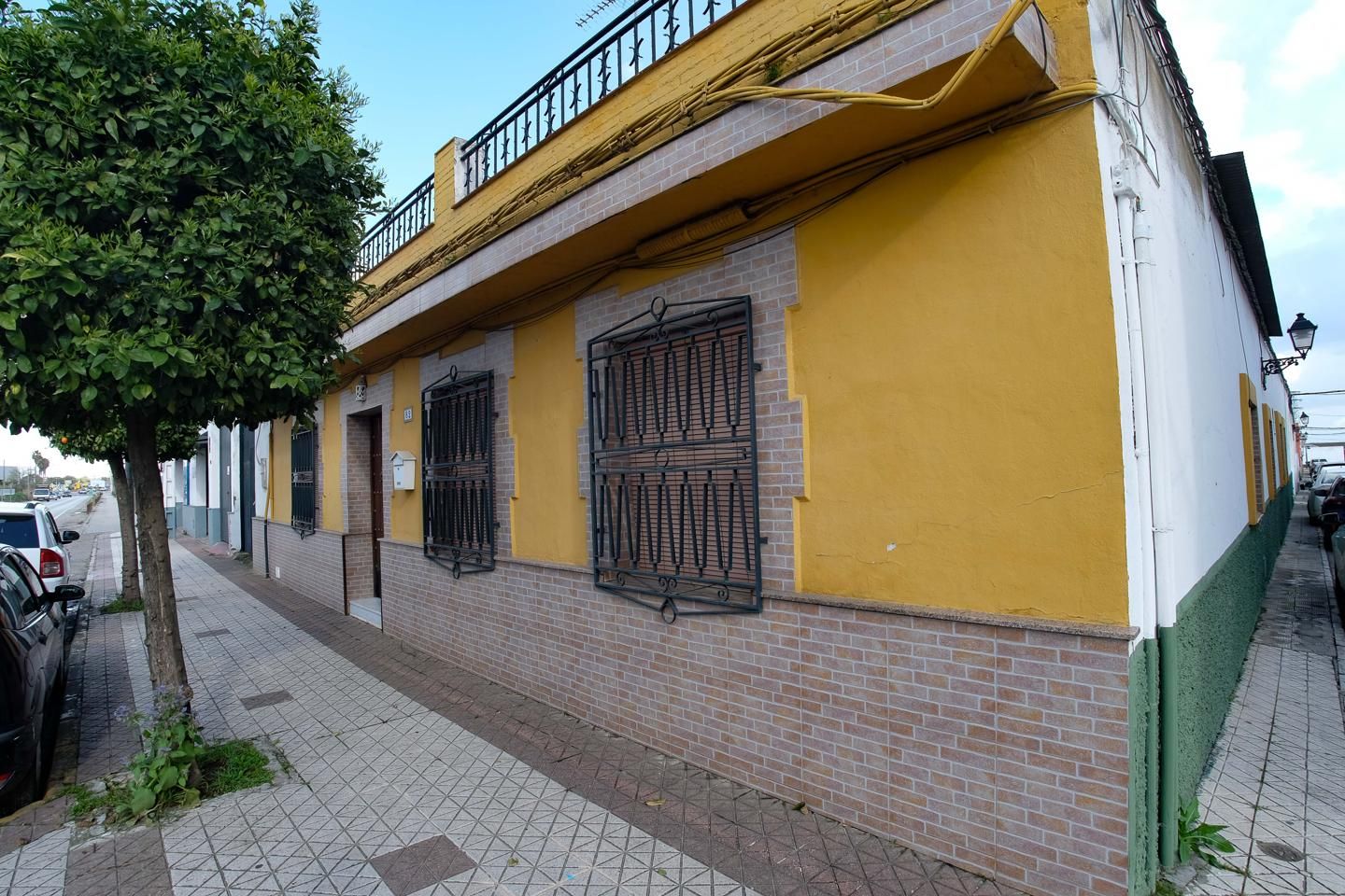 Vista exterior de Casa o xalet en venda en Bollullos de la Mitación amb Jardí privat, Terrassa i Traster