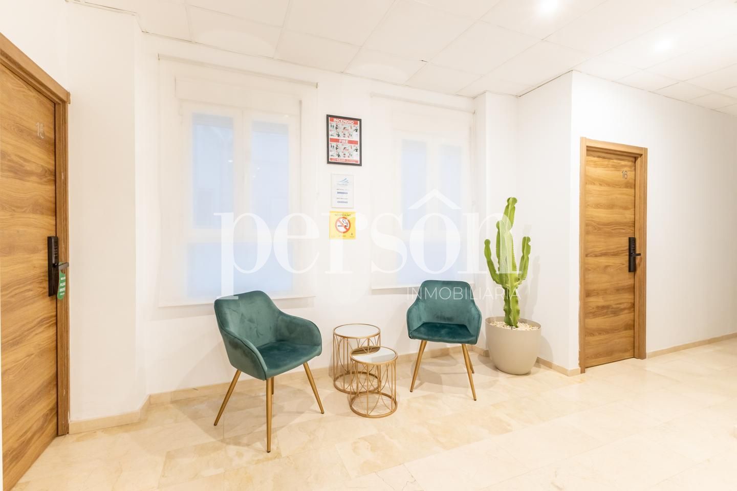 Premises for sale in  Valencia Capital  with Air Conditioner
