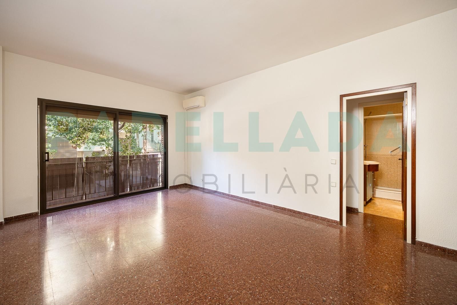 Exterior view of Flat for sale in Badalona  with Air Conditioner
