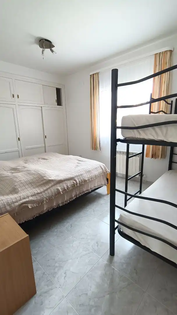 Dormitori de Casa o xalet en venda en Mont-roig del Camp amb Aire condicionat, Calefacció i Jardí privat