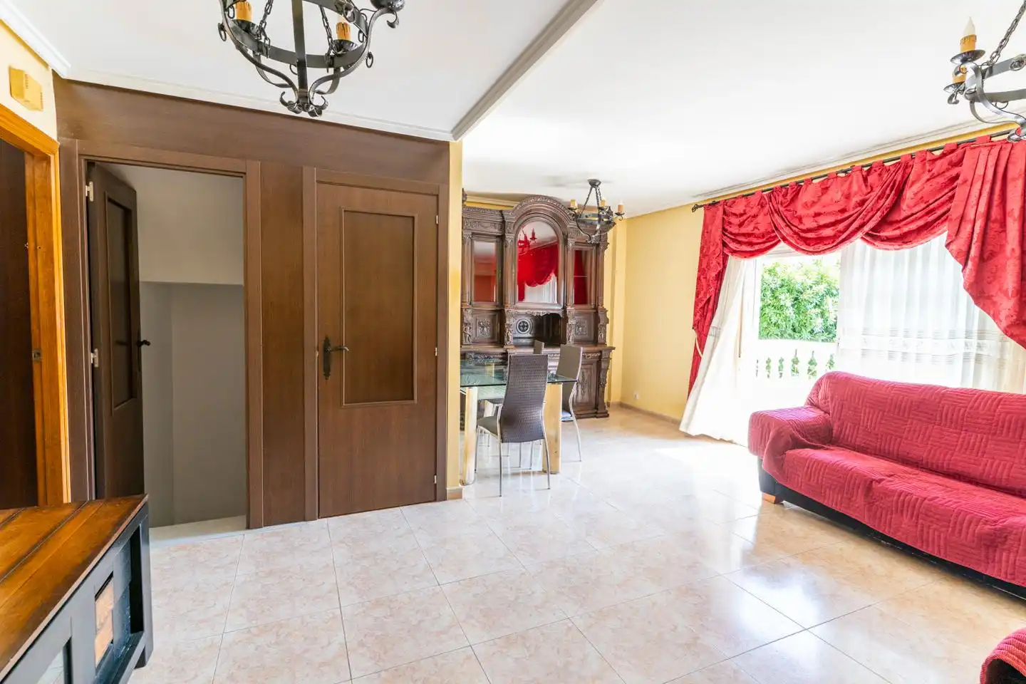 Einfamilien-Reihenhaus zum Verkauf in Santa Pola mit Klimaanlage, Privatgarten und Terrasse
