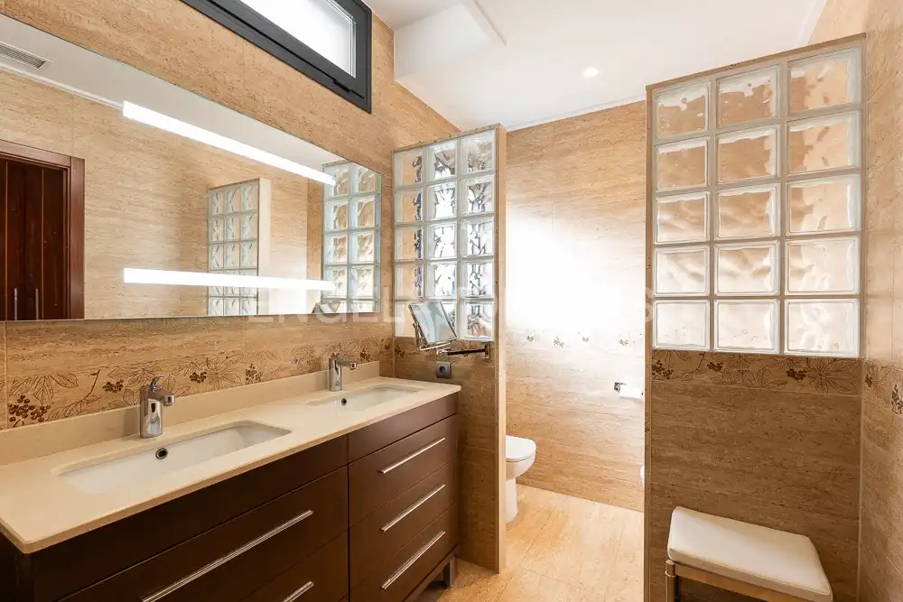Bathroom of Houses for sale in Cullera  with Air Conditioner, Heating and Terrace