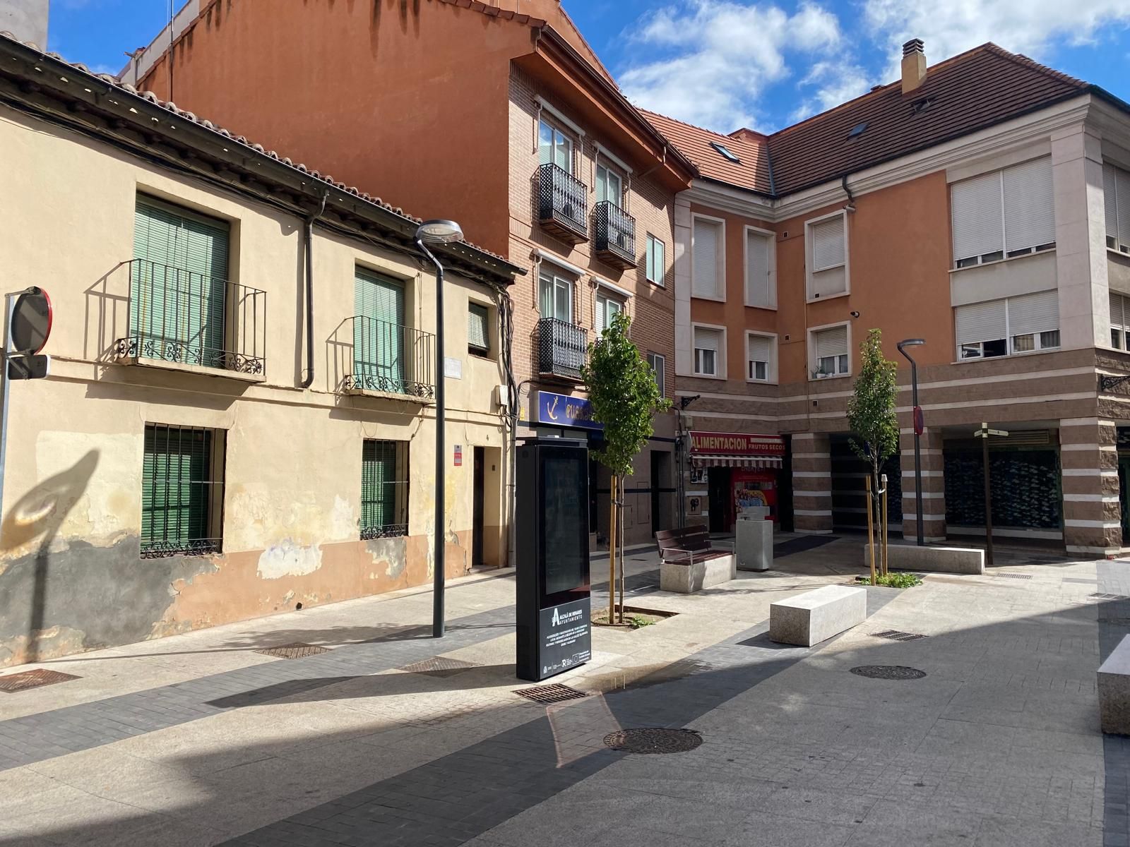 Vista exterior de Casa o xalet en venda en Alcalá de Henares amb Jardí privat i Alarma