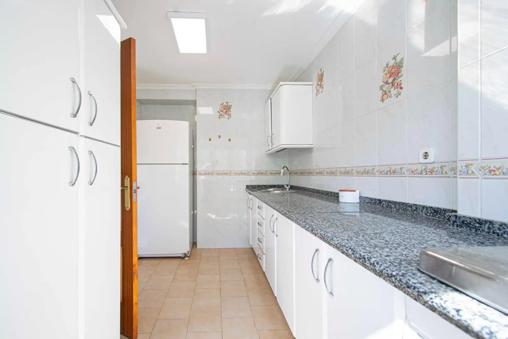 Kitchen of Flat for sale in Sevilla  with Air Conditioner